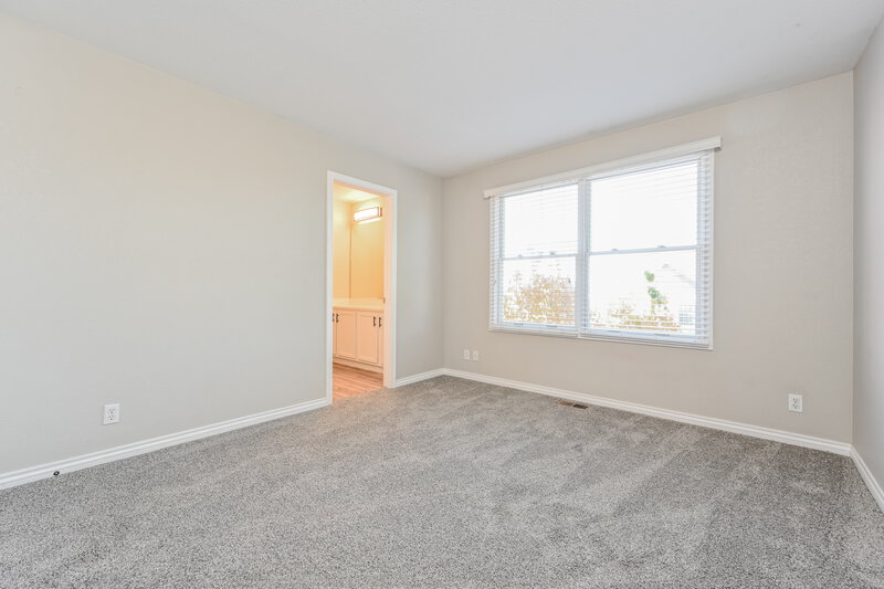 3,905/Mo, 4376 Foxberry Dr Castle Rock, CO 80109 Main Bedroom View 2