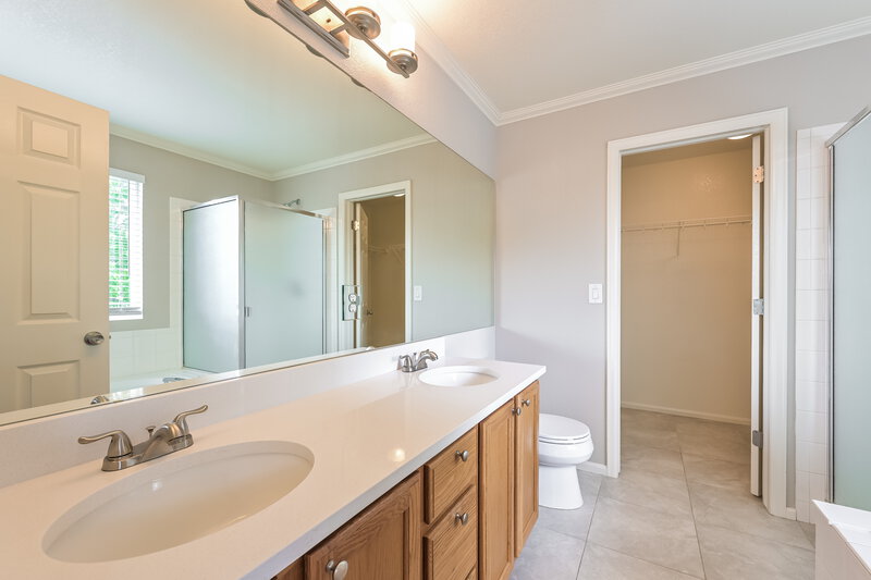 3,100/Mo, 5061 Ox Trl Parker, CO 80134 Main Bathroom View