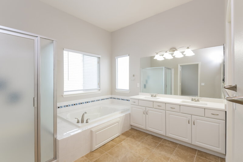 3,650/Mo, 5234 E 130th Ct Thornton, CO 80241 Main Bathroom View