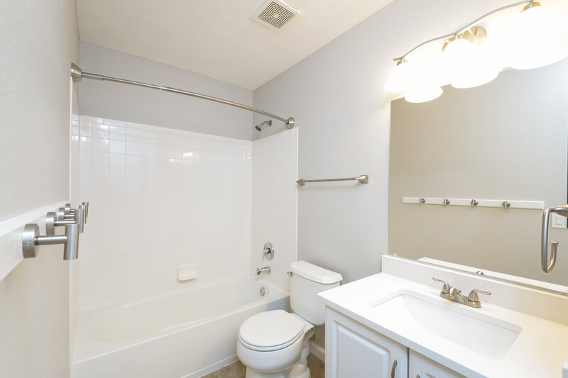 3,650/Mo, 5234 E 130th Ct Thornton, CO 80241 Bathroom View