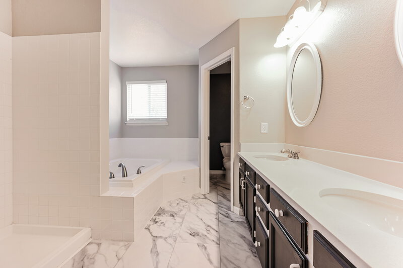 3,175/Mo, 13483 Garfield St Thornton, CO 80241 Main Bathroom View
