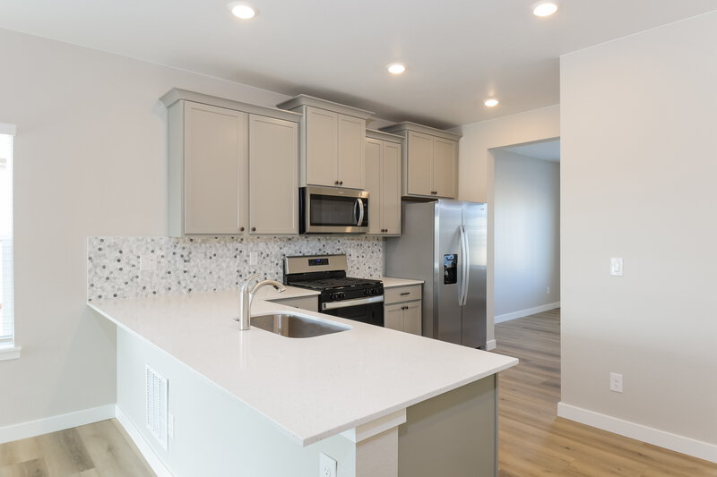 2,685/Mo, 17894 E 94th Dr Commerce City, CO 80022 Kitchen View