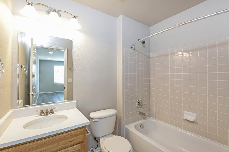 2,855/Mo, 6245 S Sedalia St Aurora, CO 80016 Bathroom View