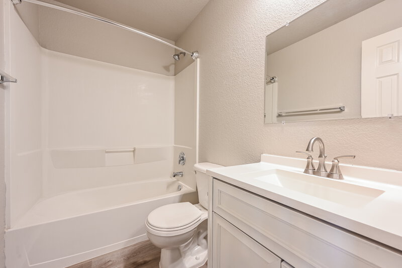 2,875/Mo, 23206 E Dorado Ave Aurora, CO 80015 Bathroom View