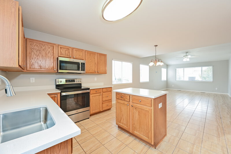 3,090/Mo, 9824 Falcon Ln Littleton, CO 80125 Kitchen View 2