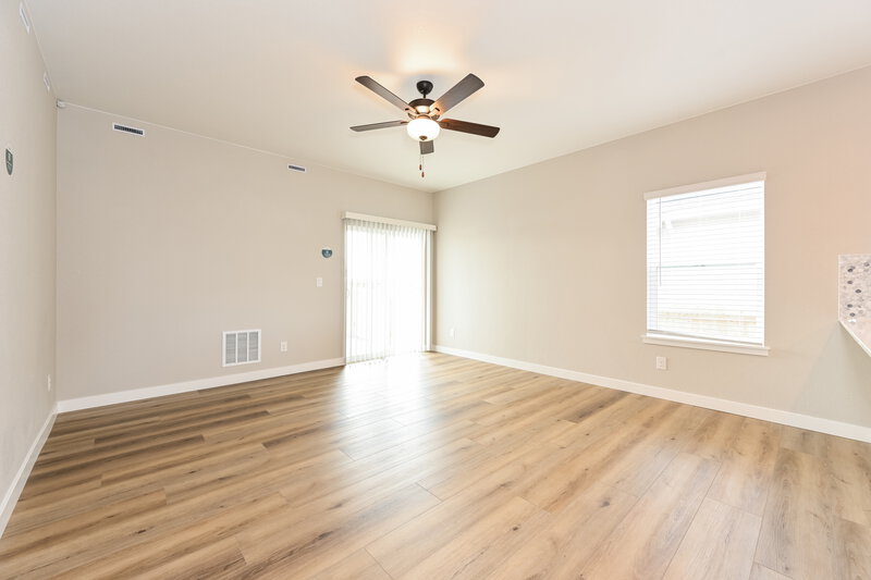 2,720/Mo, 17914 E 94th Dr Commerce City, CO 80022 Living Room View 3