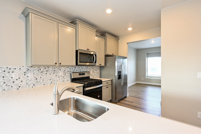 2,720/Mo, 17914 E 94th Dr Commerce City, CO 80022 Kitchen View 2