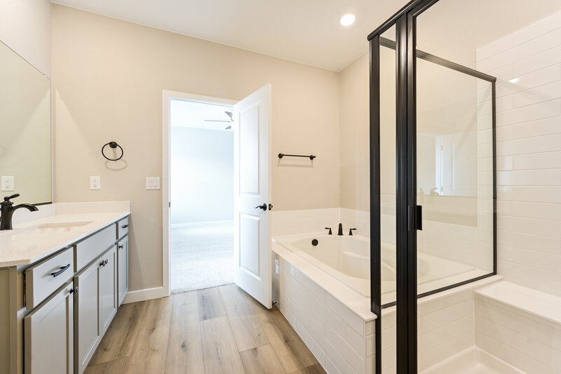 2,720/Mo, 17914 E 94th Dr Commerce City, CO 80022 Main Bathroom View