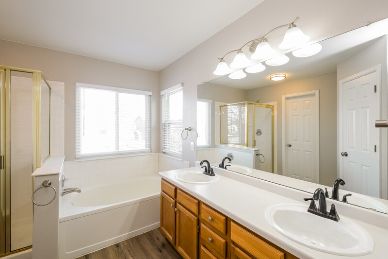 3,235/Mo, 13470 Antlers St Broomfield, CO 80020 Main Bathroom View