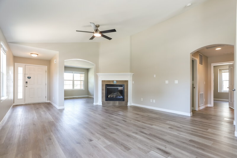 3,040/Mo, 9908 Lewiston St Commerce City, CO 80022 Living Room View