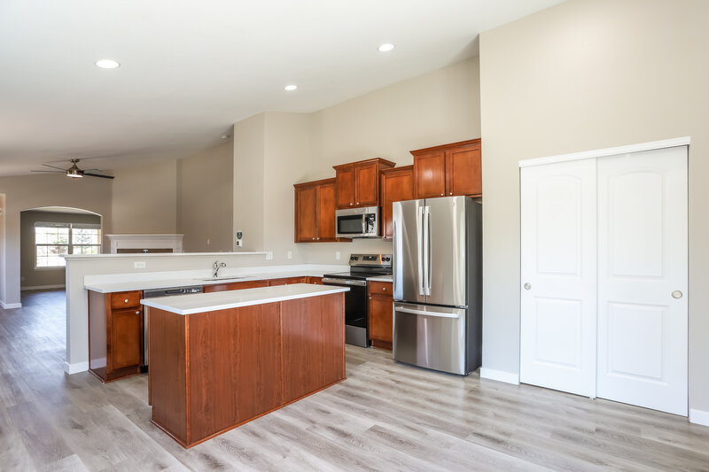 3,040/Mo, 9908 Lewiston St Commerce City, CO 80022 Kitchen View