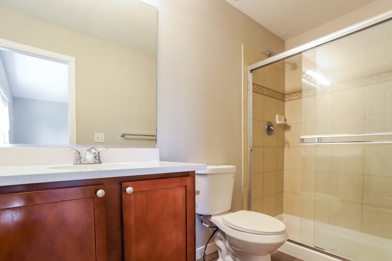 3,040/Mo, 9908 Lewiston St Commerce City, CO 80022 Main Bathroom View