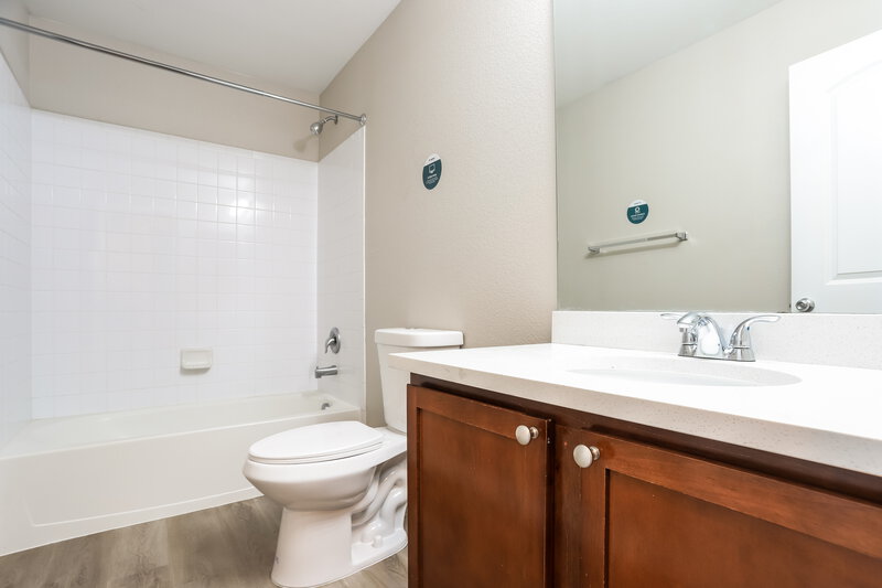 3,040/Mo, 9908 Lewiston St Commerce City, CO 80022 Bathroom View