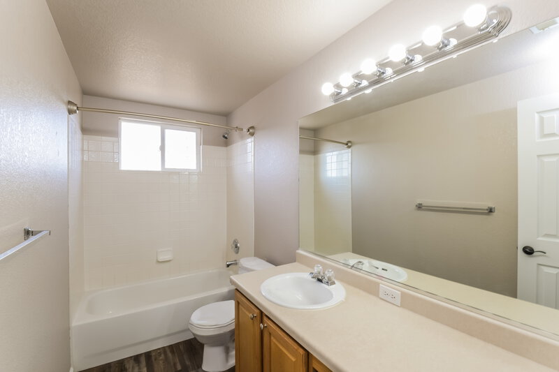 3,690/Mo, 13922 Hudson Way Thornton, CO 80602 Bathroom View