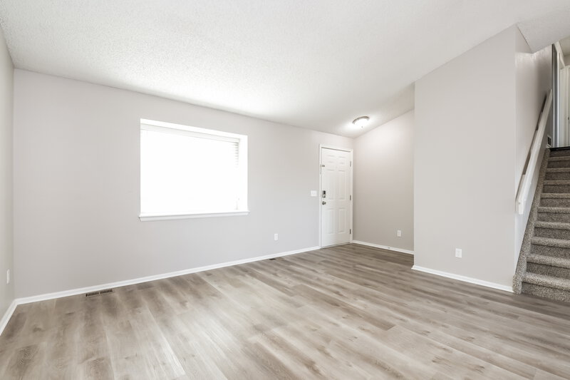 2,900/Mo, 19871 E Stanford Ave Centennial, CO 80015 Living Room View 2