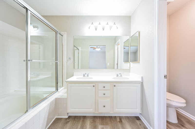 3,130/Mo, 801 Whispering Oak Dr Castle Rock, CO 80104 Main Bathroom View