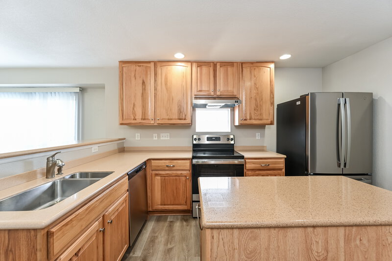 3,220/Mo, 1768 Quartz St Castle Rock, CO 80109 Kitchen View 2