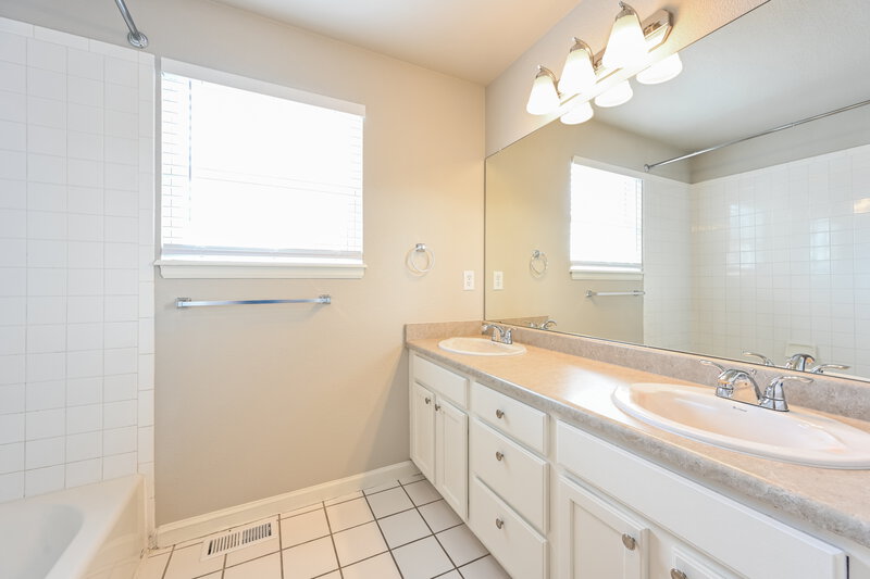 3,825/Mo, 6000 W 112th Pl Westminster, CO 80020 Bathroom View