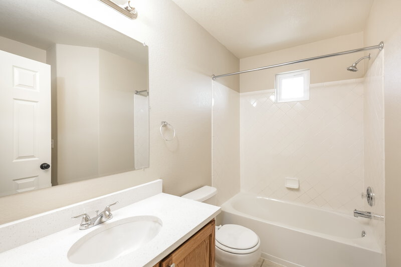 3,115/Mo, 1711 Emma Ln Brighton, CO 80601 Main Bathroom View