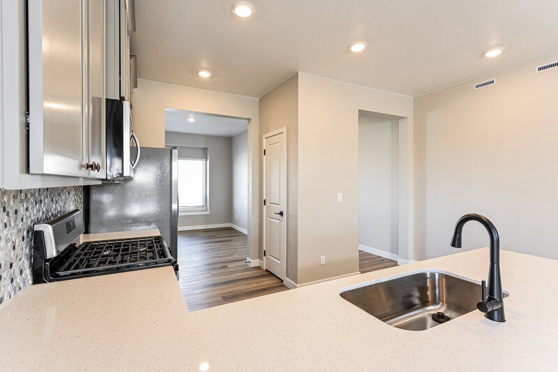 2,595/Mo, 17984 E 94th Dr Commerce City, CO 80022 Kitchen View