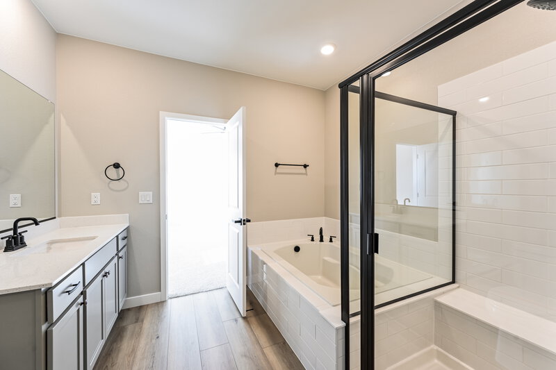 2,595/Mo, 17984 E 94th Dr Commerce City, CO 80022 Main Bathroom View