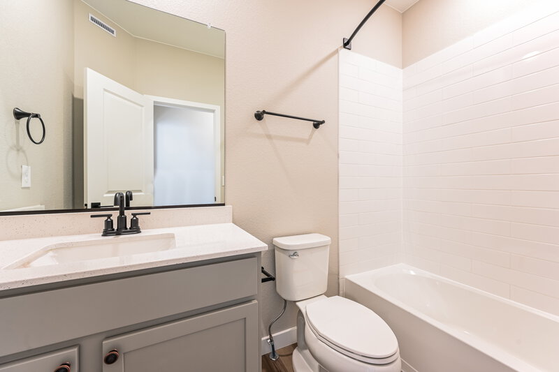 2,595/Mo, 17984 E 94th Dr Commerce City, CO 80022 Bathroom View