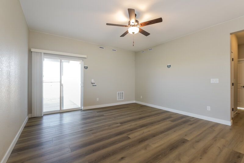 3,105/Mo, 9466 Yampa Ct Commerce City, CO 80022 Living Room View