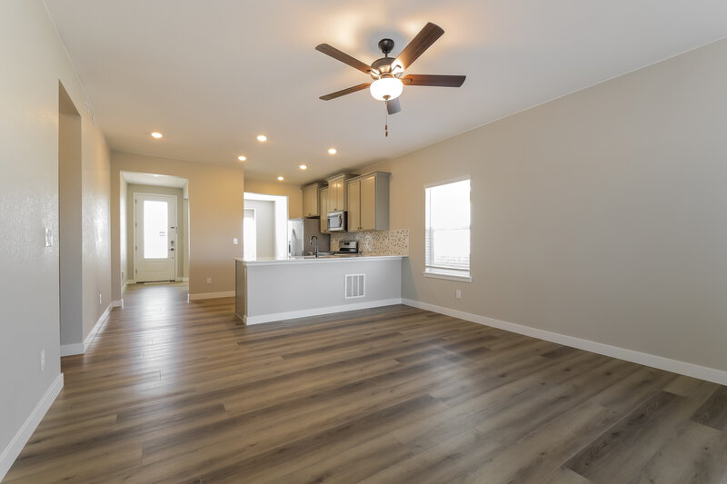 3,105/Mo, 9466 Yampa Ct Commerce City, CO 80022 Living Room View 3