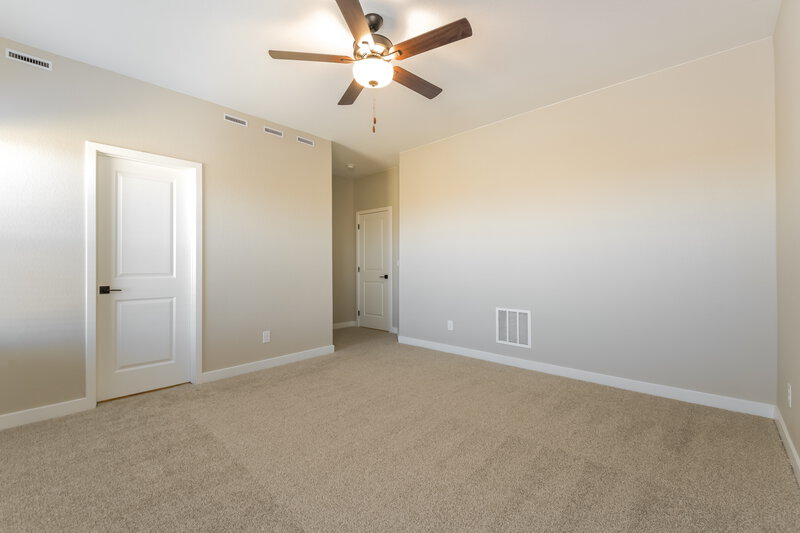 3,105/Mo, 9466 Yampa Ct Commerce City, CO 80022 Main Bedroom View
