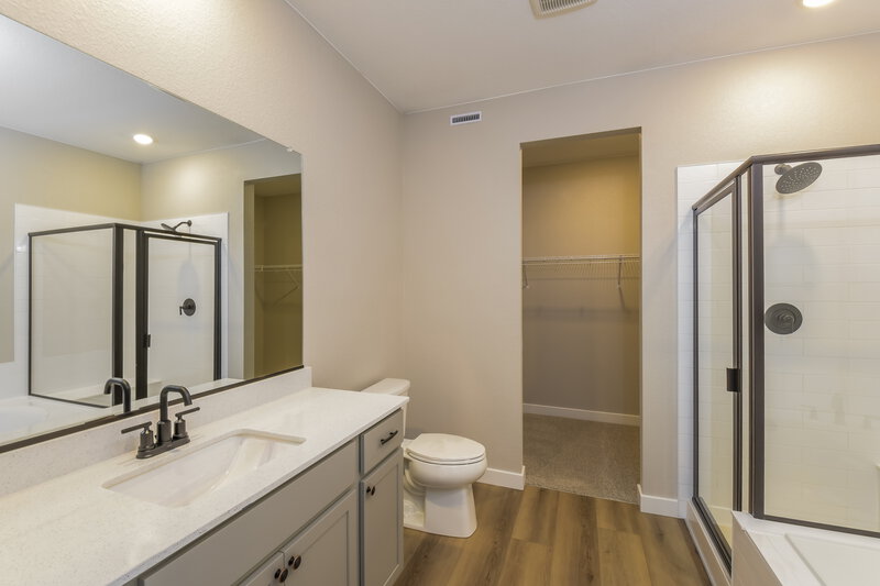 3,105/Mo, 9466 Yampa Ct Commerce City, CO 80022 Main Bathroom View