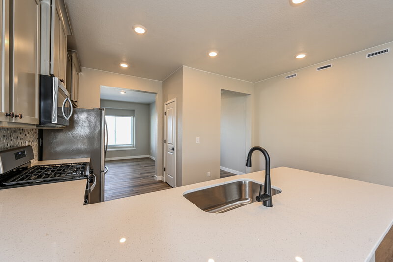 3,940/Mo, 9443 Yampa Ct Commerce City, CO 80022 Kitchen View 2