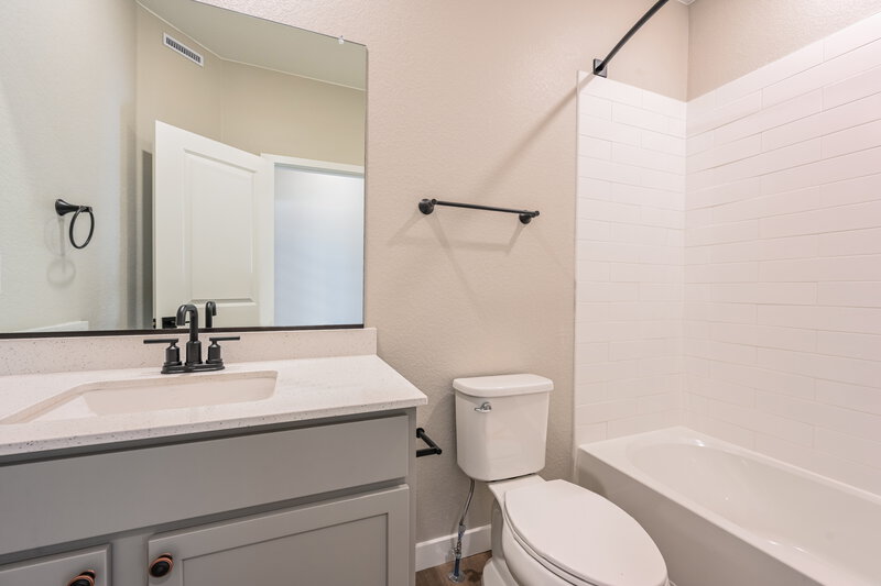 3,940/Mo, 9443 Yampa Ct Commerce City, CO 80022 Bathroom View