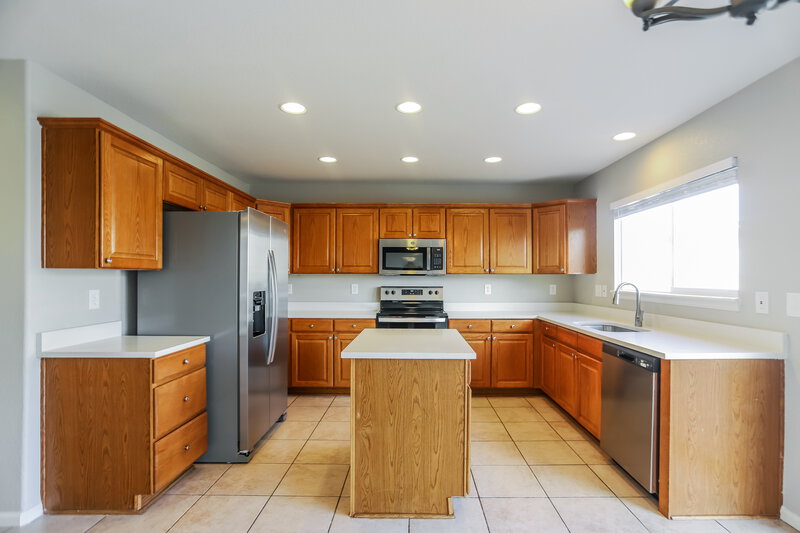 3,890/Mo, 19277 E 39th Ave Denver, CO 80249 Kitchen View