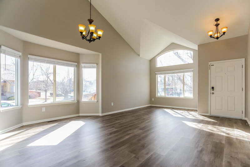 3,890/Mo, 19277 E 39th Ave Denver, CO 80249 Sitting Room View