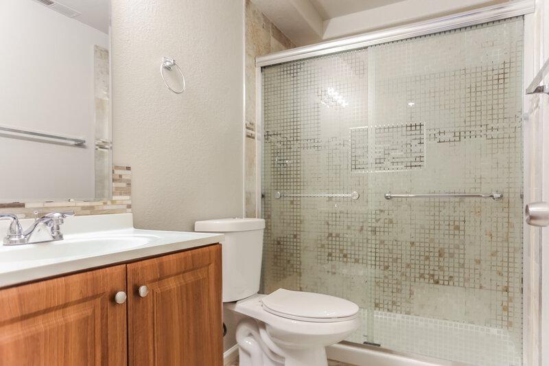 3,890/Mo, 19277 E 39th Ave Denver, CO 80249 Bathroom View