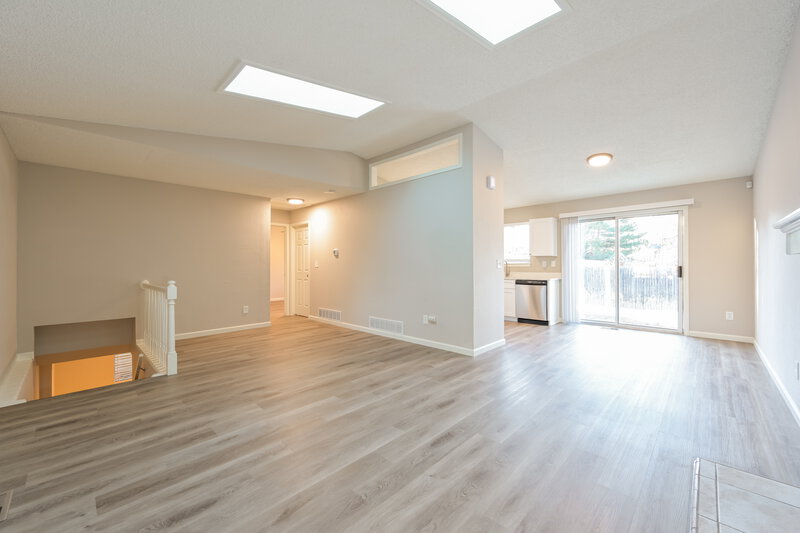 2,515/Mo, 19033 E Mansfield Dr Aurora, CO 80013 Living Room View 2