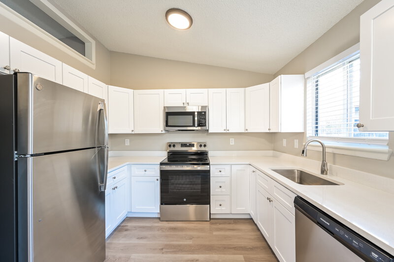 2,515/Mo, 19033 E Mansfield Dr Aurora, CO 80013 Kitchen View