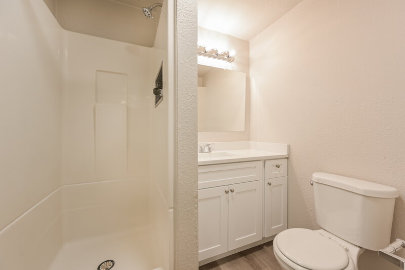 2,515/Mo, 19033 E Mansfield Dr Aurora, CO 80013 Bathroom View
