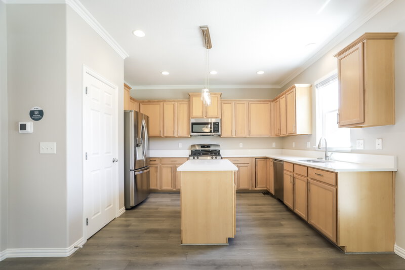 3,480/Mo, 25090 E 3rd Pl Aurora, CO 80018 Kitchen View 2