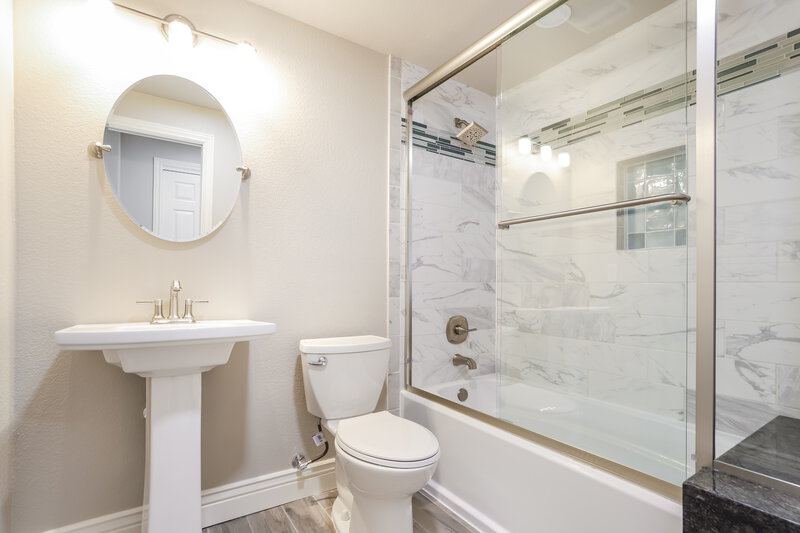 3,480/Mo, 25090 E 3rd Pl Aurora, CO 80018 Bathroom View