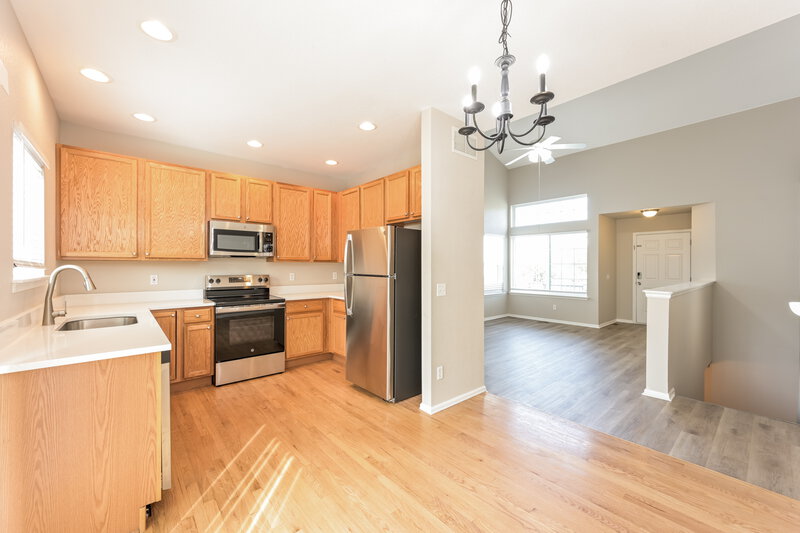 2,750/Mo, 5633 S Zante Cir Aurora, CO 80015 Kitchen View