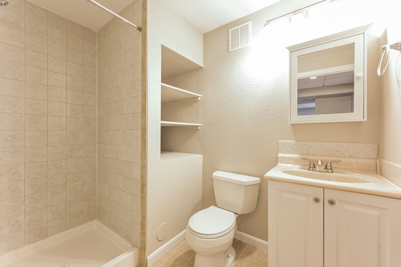 2,750/Mo, 5633 S Zante Cir Aurora, CO 80015 Bathroom View