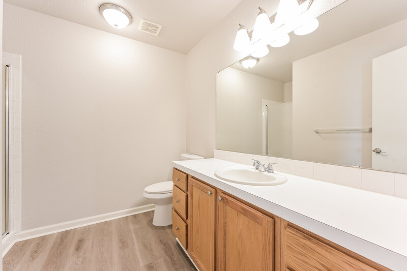 2,965/Mo, 1605 August Ln Brighton, CO 80601 Main Bathroom View