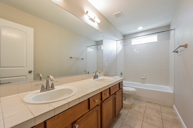 3,225/Mo, 3537 E 141st Pl Thornton, CO 80602 Bathroom View