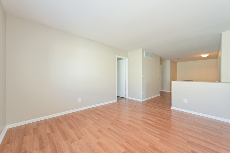 2,990/Mo, 5087 Orleans Ct Denver, CO 80249 Loft View