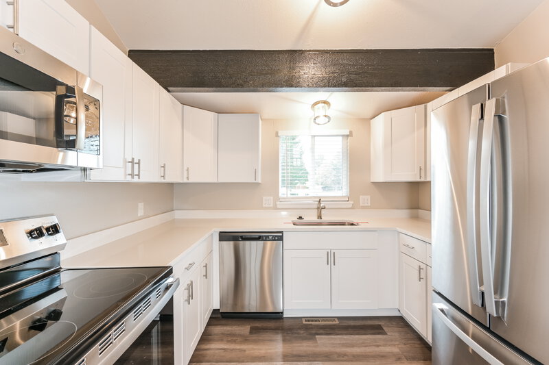 2,660/Mo, 18051 E Loyola Pl Aurora, CO 80013 Kitchen View 2