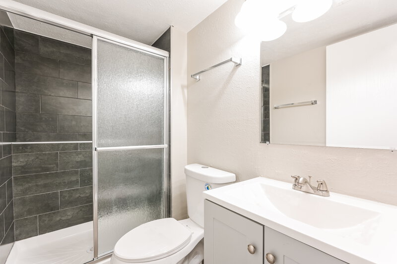 2,660/Mo, 18051 E Loyola Pl Aurora, CO 80013 Main Bathroom View