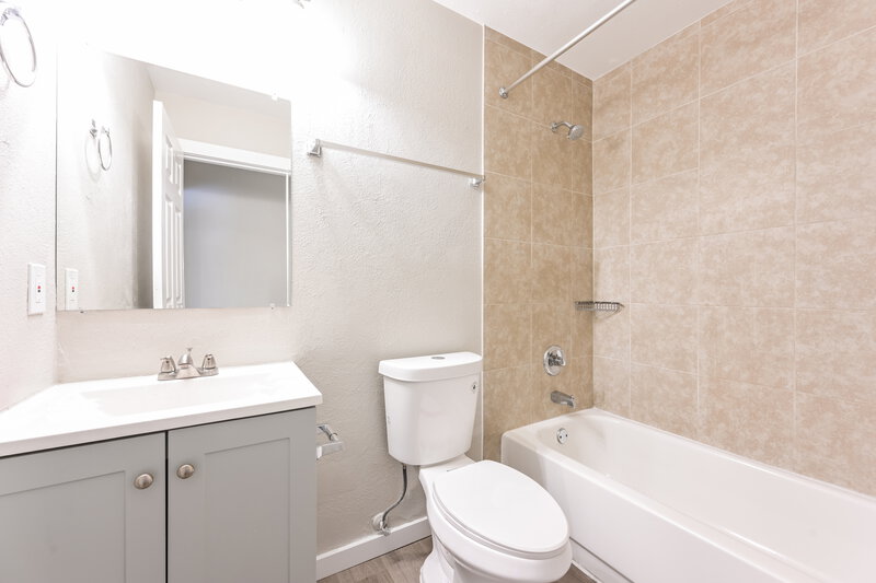 2,660/Mo, 18051 E Loyola Pl Aurora, CO 80013 Bathroom View