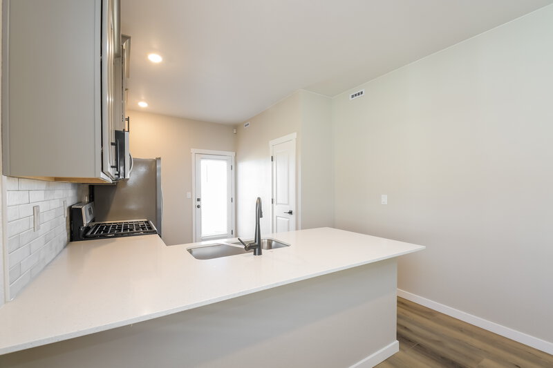 2,490/Mo, 9462 Yampa Ct Commerce City, CO 80022 Kitchen View