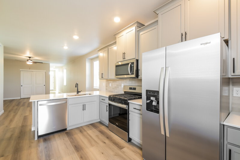 2,490/Mo, 9462 Yampa Ct Commerce City, CO 80022 Kitchen View 2